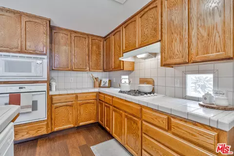 Kitchen - 1459 Hillsboro Ave, Madera, CA 93637 photo 2 of 3