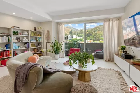 7250 Franklin Ave #903, Los Angeles, CA 90046