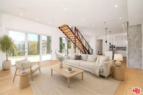 2882 El Roble Dr, Los Angeles, CA 90041