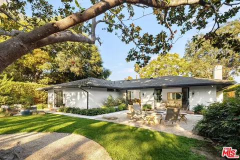135 Pomar Ln, Santa Barbara, CA 93108