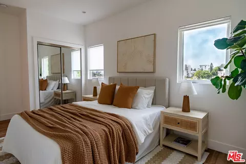 249 N Bonnie Brea St #4, Los Angeles, CA 90026