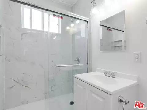 Bath - 323 E Chestnut St, Glendale, CA 91205 photo 1 of 1