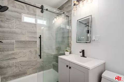 Bath - 38538 30th St, Palmdale, CA 93550 photo 1 of 2