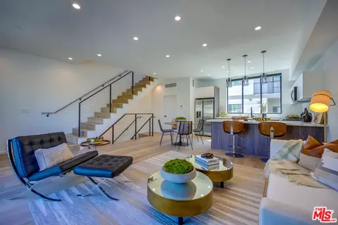 6501 W Flamingo Dr, Los Angeles, CA 90038