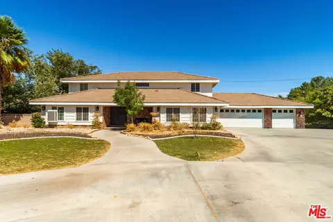 Exterior - 42706 20th St, Lancaster, CA 93534 photo 1 of 11