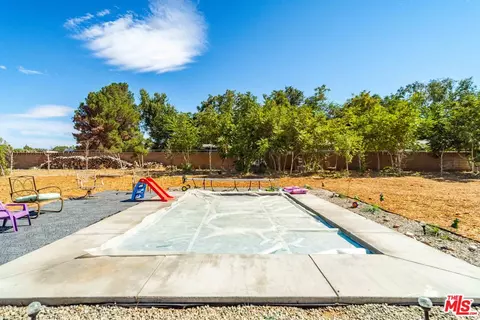 Exterior - 42706 20th St, Lancaster, CA 93534 photo 7 of 11