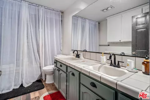 Bath - 42706 20th St, Lancaster, CA 93534 photo 4 of 4