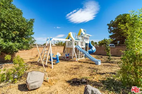 Exterior - 42706 20th St, Lancaster, CA 93534 photo 10 of 11
