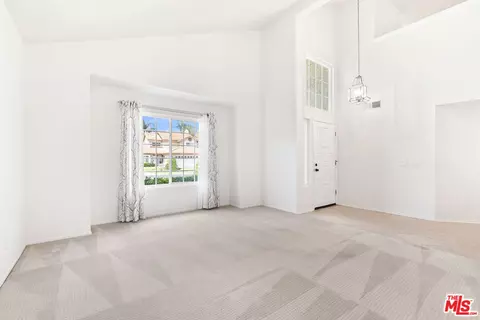 Living - 4188 Trailcrest Dr, Moorpark, CA 93021 photo 4 of 7