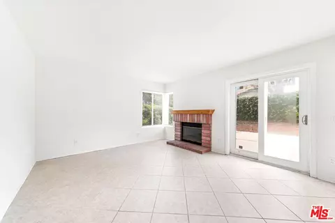 Living - 4188 Trailcrest Dr, Moorpark, CA 93021 photo 5 of 7