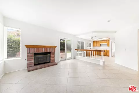Living - 4188 Trailcrest Dr, Moorpark, CA 93021 photo 6 of 7