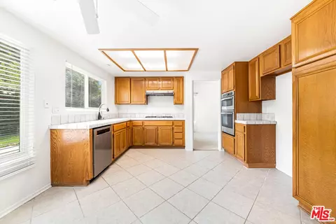 Kitchen - 4188 Trailcrest Dr, Moorpark, CA 93021 photo 2 of 3