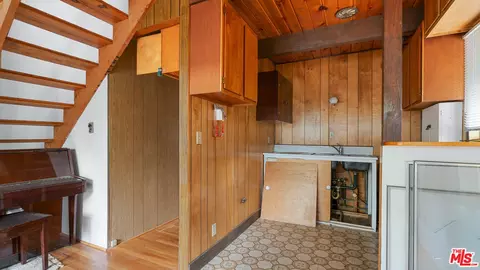Entry Way - 834 Victoria Ln, Sugarloaf, CA 92386 photo 2 of 3