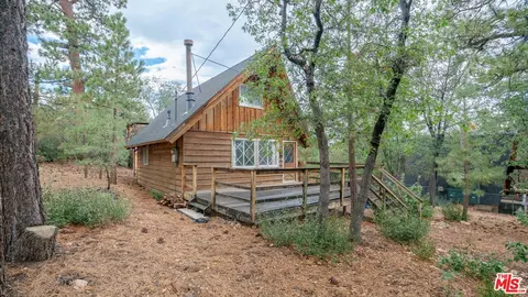 Exterior - 834 Victoria Ln, Sugarloaf, CA 92386 photo 2 of 11