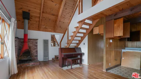 Living - 834 Victoria Ln, Sugarloaf, CA 92386 photo 2 of 2