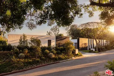 500 Chalette Dr, Beverly Hills, CA 90210