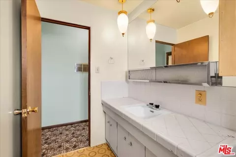 Bath - 8686 Uphill Rd, Joshua Tree, CA 92252 photo 1 of 2