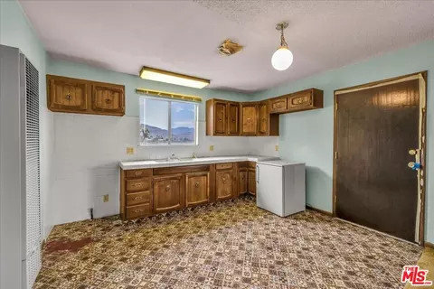 Kitchen - 8686 Uphill Rd, Joshua Tree, CA 92252 photo 1 of 3