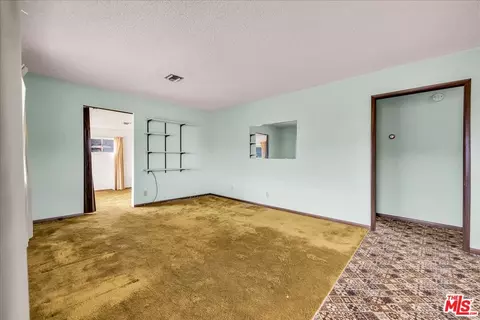 Living - 8686 Uphill Rd, Joshua Tree, CA 92252 photo 5 of 8