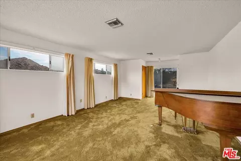 Living - 8686 Uphill Rd, Joshua Tree, CA 92252 photo 8 of 8