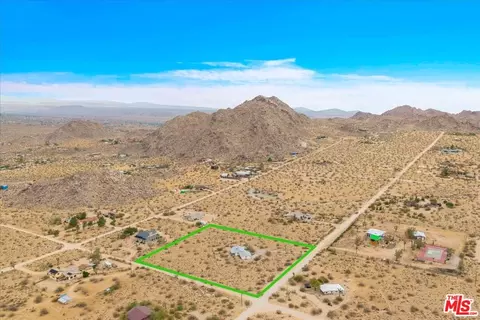 View/Area - 8686 Uphill Rd, Joshua Tree, CA 92252 photo 2 of 5