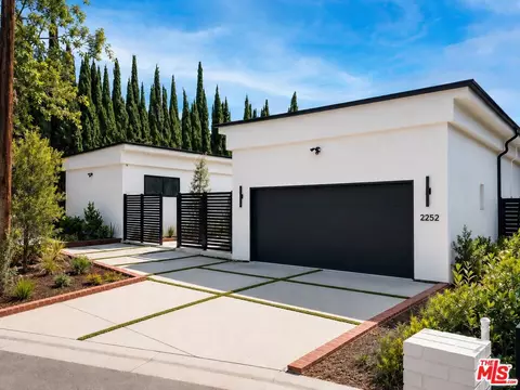 2252 Gloaming Way, Beverly Hills, CA 90210
