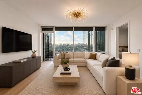 877 Francisco St #1716, Los Angeles, CA 90017