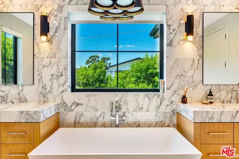 Bath - 4145 Tujunga Ave, Studio City, CA 91604 photo 1 of 2
