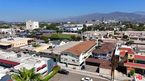 View/Area - 214 E Chevy Chase Dr, Glendale, CA 91205 photo 2 of 5