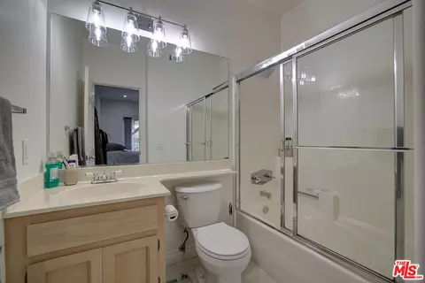 Bath - 12630 Springbrook Dr #E, San Diego, CA 92128 photo 3 of 3