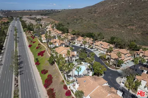 View/Area - 12630 Springbrook Dr #E, San Diego, CA 92128 photo 3 of 7