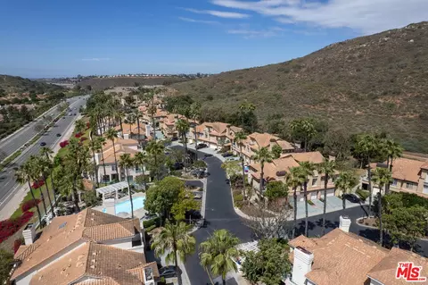 View/Area - 12630 Springbrook Dr #E, San Diego, CA 92128 photo 6 of 7