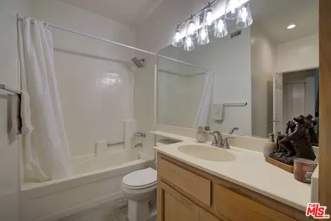 Bath - 12630 Springbrook Dr #E, San Diego, CA 92128 photo 1 of 3