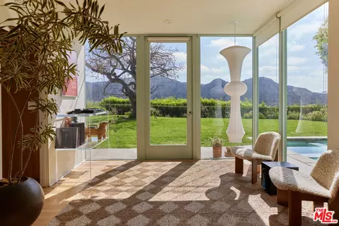 3132 Hollyridge Dr, Los Angeles, CA 90068