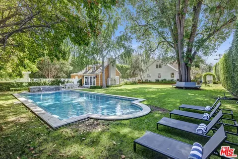 15235 Valley Vista Blvd, Sherman Oaks, CA 91403