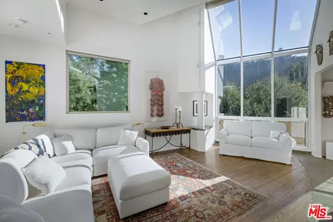 10361 Caribou Ln, Los Angeles, CA 90077