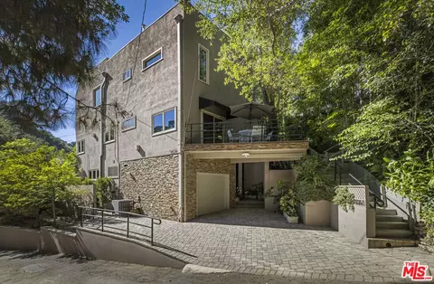10361 Caribou Ln, Los Angeles, CA 90077