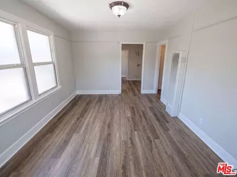 Living - 2135 E Spaulding Ct, Long Beach, CA 90804 photo 2 of 3