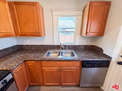 Kitchen - 2135 E Spaulding Ct, Long Beach, CA 90804 photo 3 of 4
