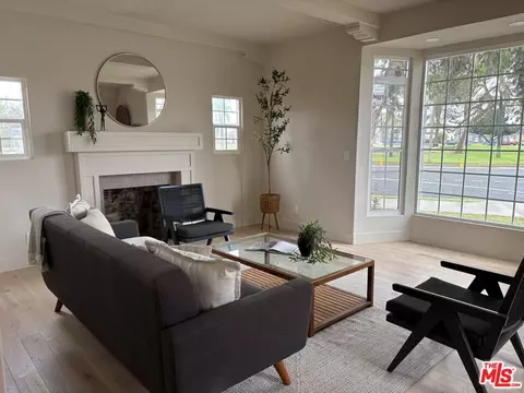 8230 Park Cir, Inglewood, CA 90305