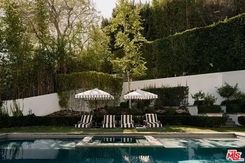 2331 Chislehurst Dr, Los Angeles, CA 90027