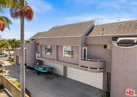 181 Cecil Pl, Costa Mesa, CA 92627 photo 3