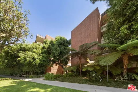11750 W Sunset Blvd #301, Los Angeles, CA 90049