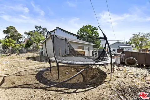 Exterior - 427 E Main St, San Jacinto, CA 92583 photo 6 of 6