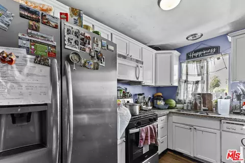 Kitchen - 427 E Main St, San Jacinto, CA 92583 photo 1 of 1