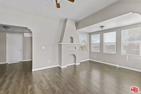 Living - 427 E Main St, San Jacinto, CA 92583 photo 2 of 2