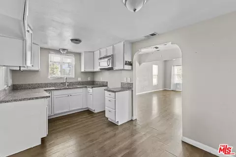Entry Way - 427 E Main St, San Jacinto, CA 92583 photo 2 of 3