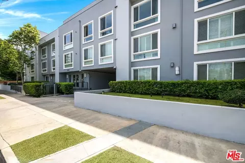 10878 Bloomfield St #406, Toluca Lake, CA 91602