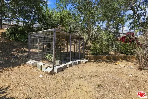Exterior - 575 E Thomas St, Oak View, CA 93022 photo 7 of 9