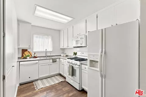 Kitchen - 575 E Thomas St, Oak View, CA 93022 photo 2 of 3